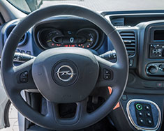 I SEE e-VIVARO Cockpit (2)